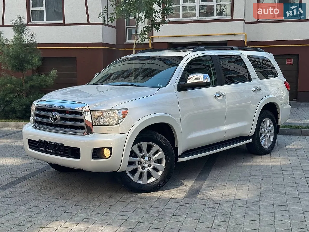 Toyota Sequoia, 2013
