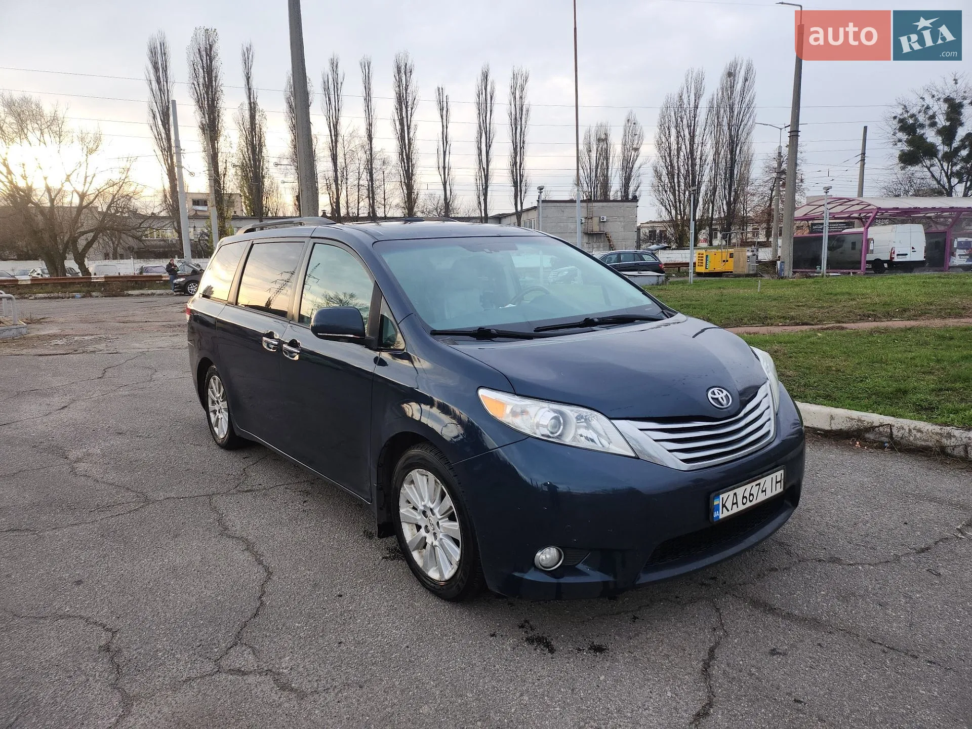 Toyota Sienna, 2011