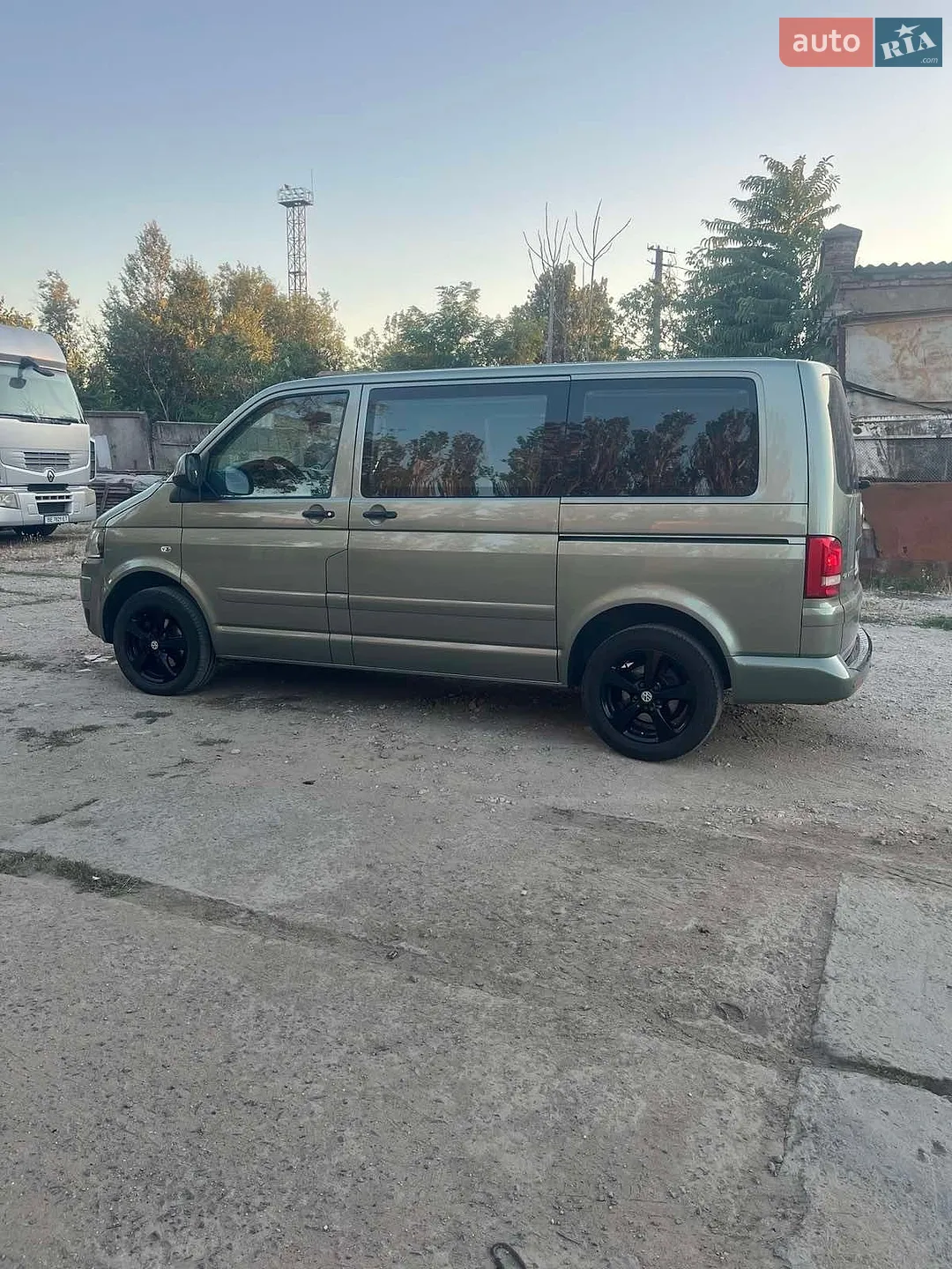 Volkswagen Caravelle, 2011