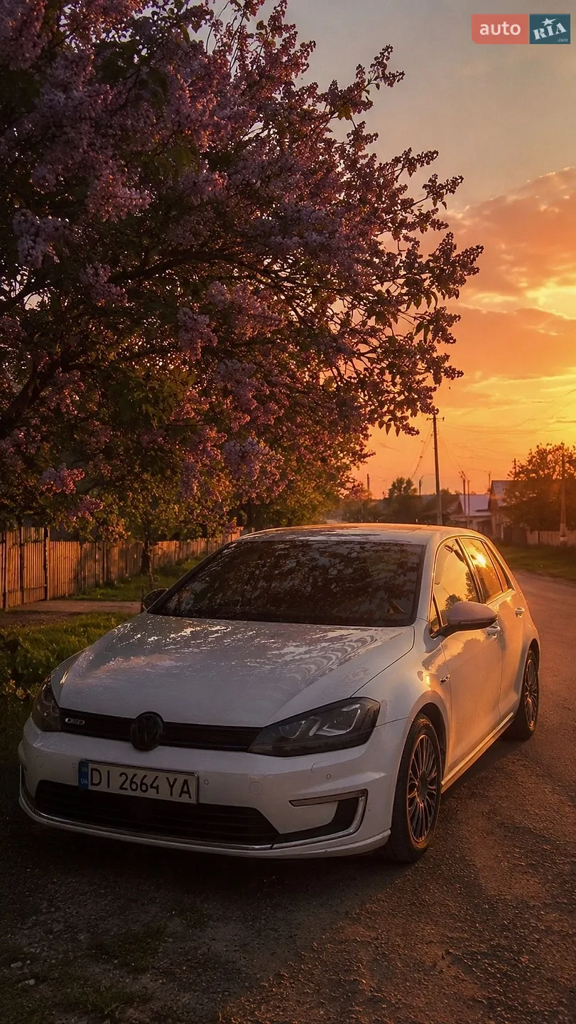 Volkswagen e-Golf, 2015