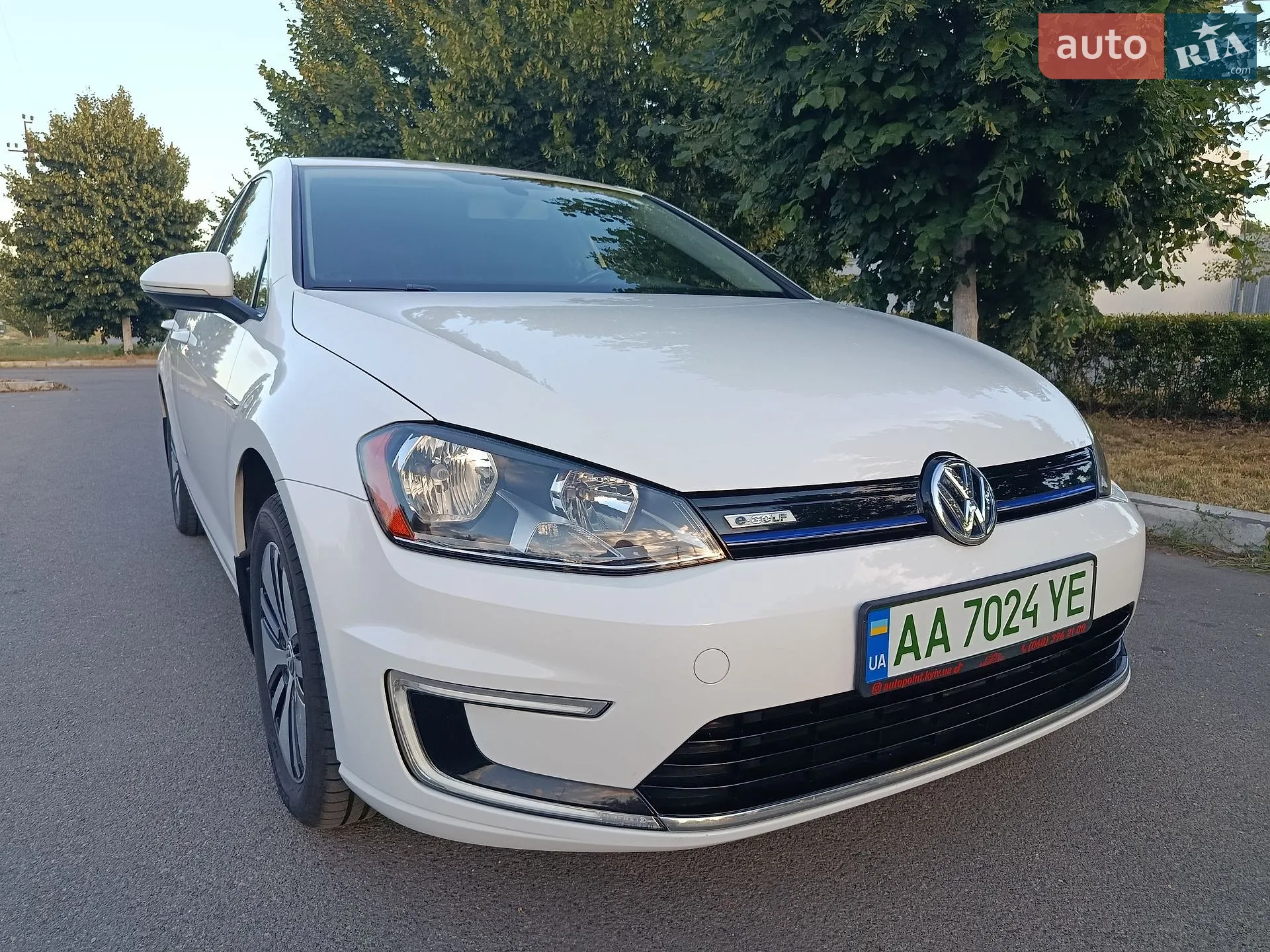 Volkswagen e-Golf, 2015