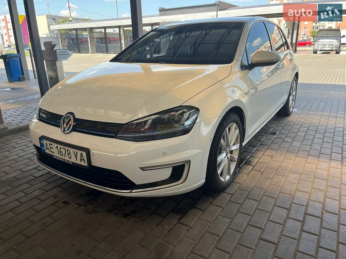 Volkswagen e-Golf, 2015