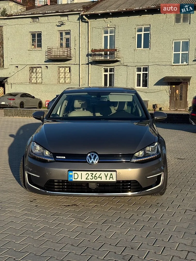Volkswagen e-Golf, 2015