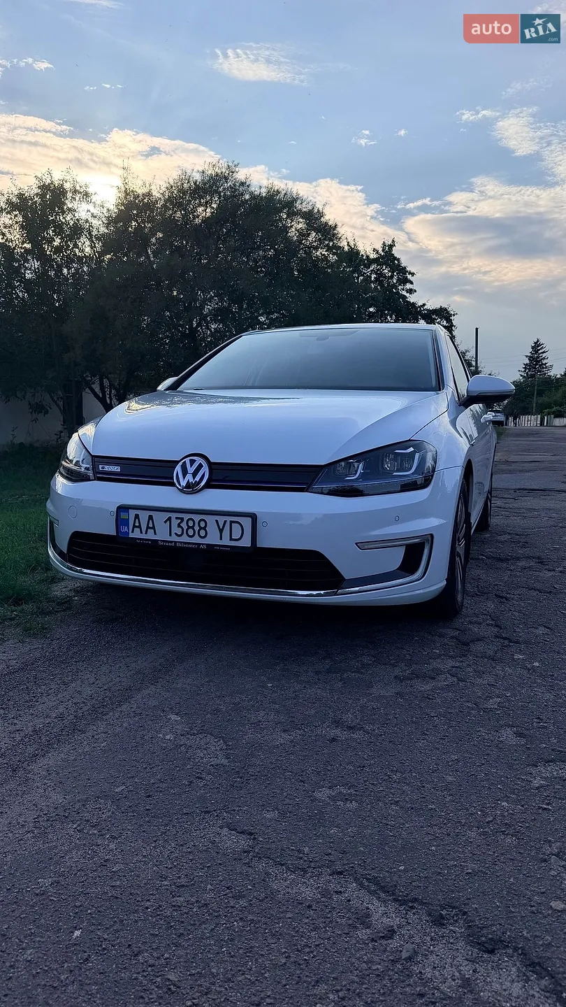 Volkswagen e-Golf, 2015