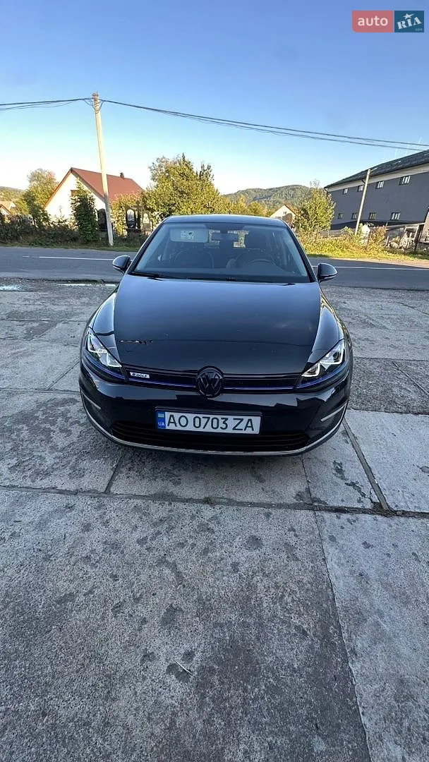 Volkswagen e-Golf, 2015