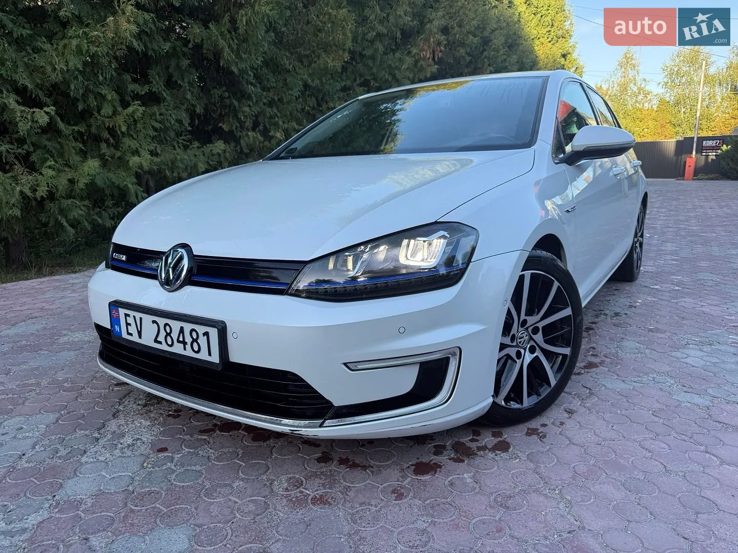 Volkswagen e-Golf, 2015