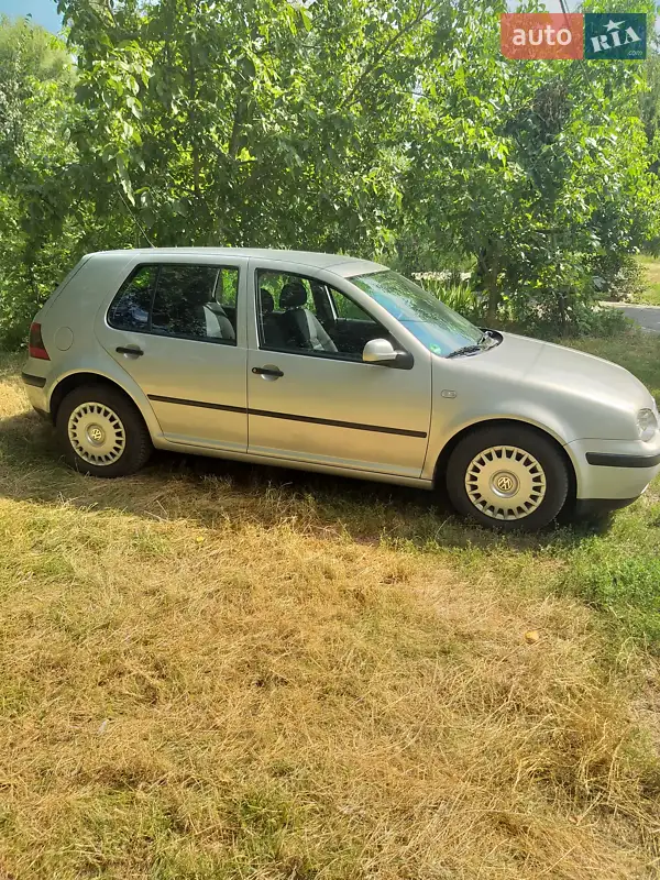 Volkswagen Golf, 2000