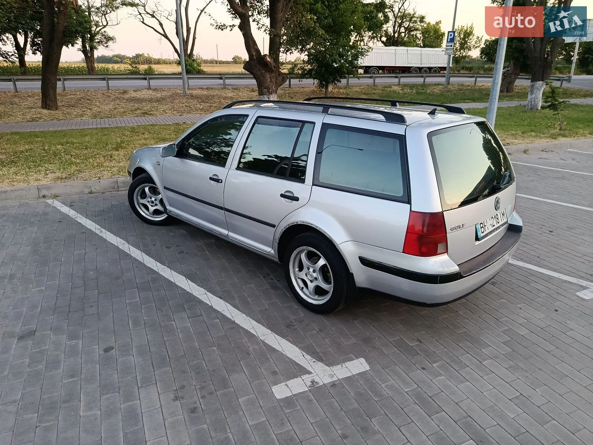 Volkswagen Golf, 2001