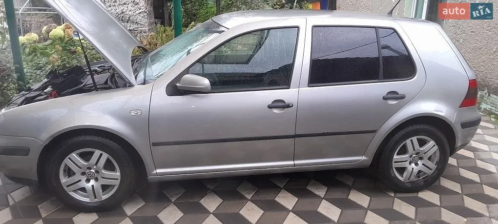 Volkswagen Golf, 2002