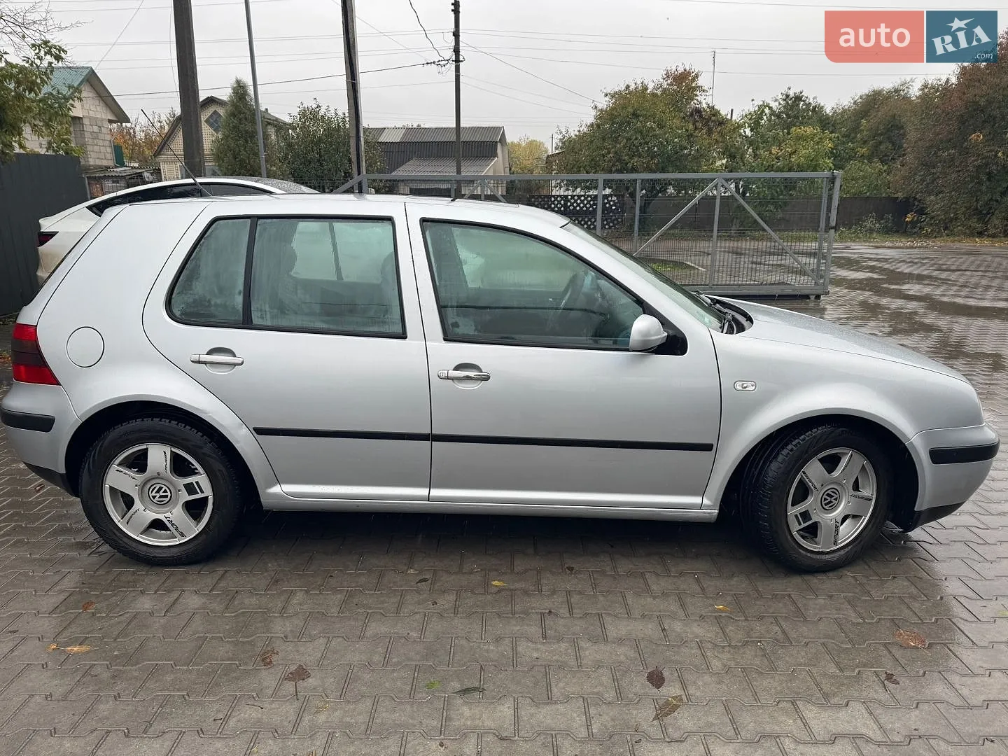 Volkswagen Golf, 2001