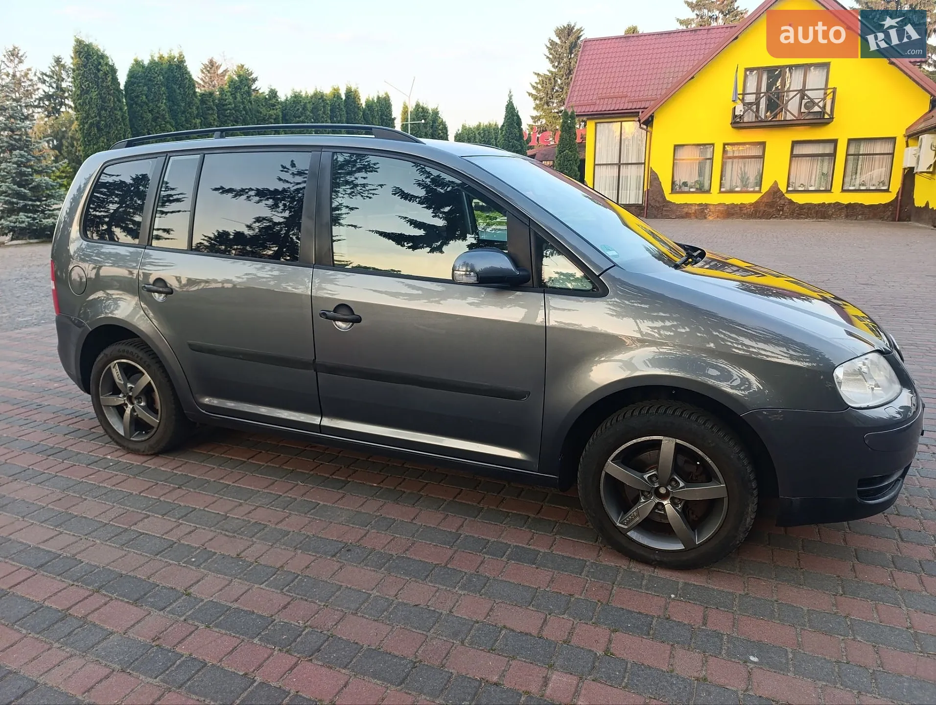 Volkswagen Touran, 2004