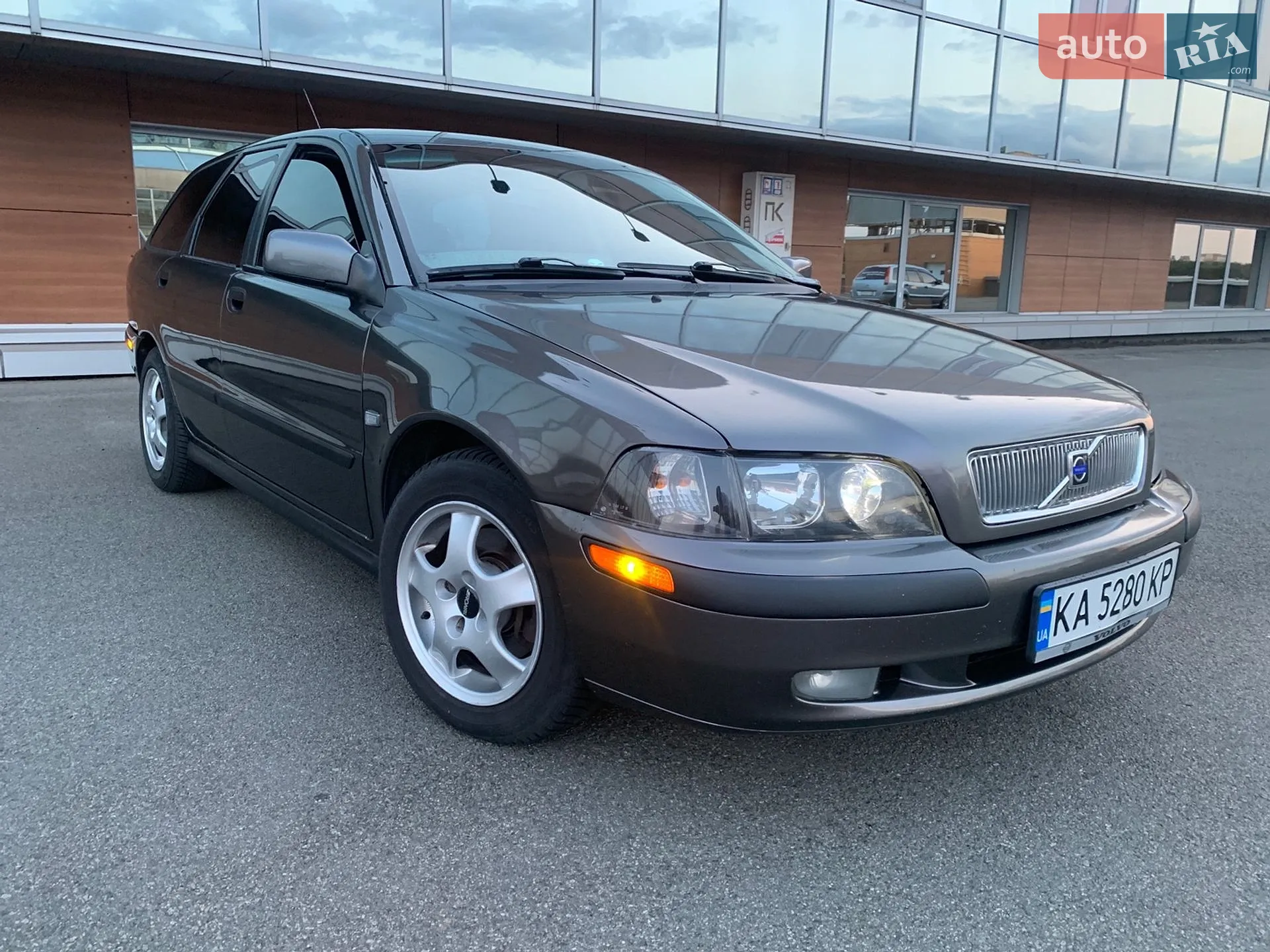 Volvo V40, 2001