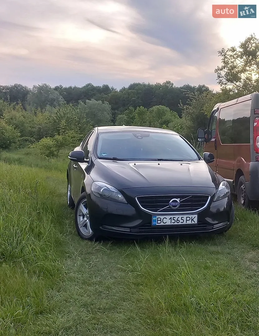 Volvo V40, 2015