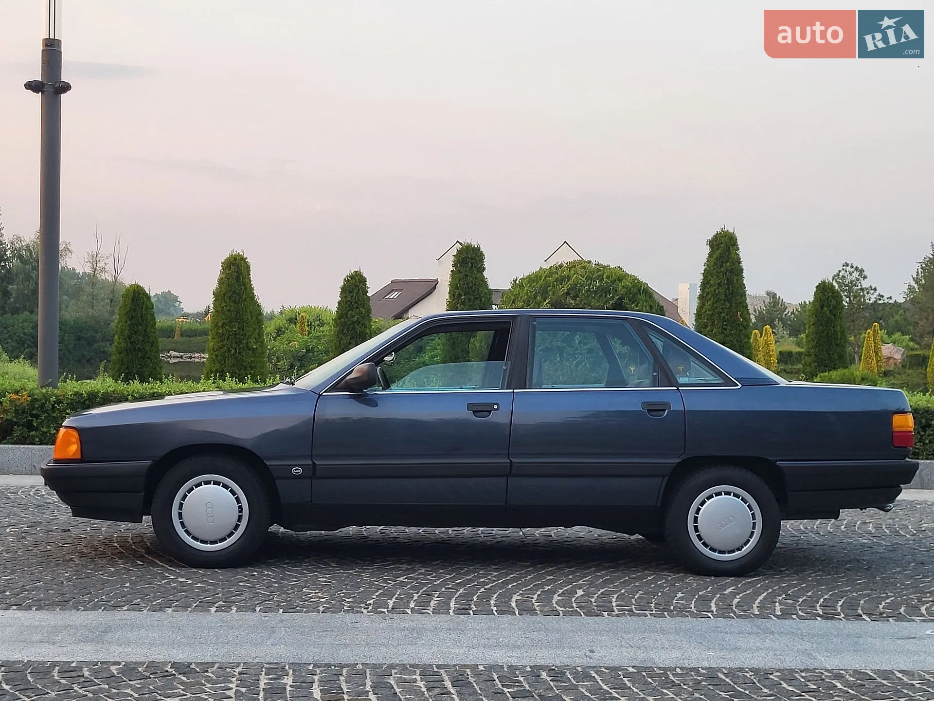 Audi 100, 1988