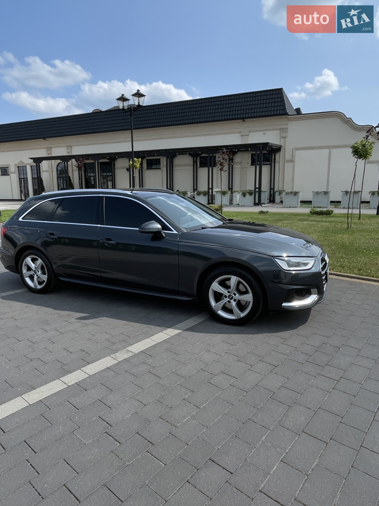 Audi A4 2021 — 1