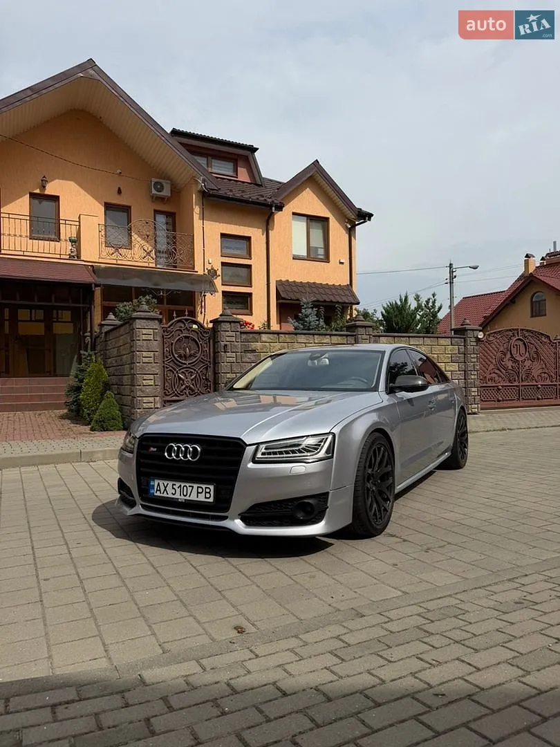 Audi S8, 2015