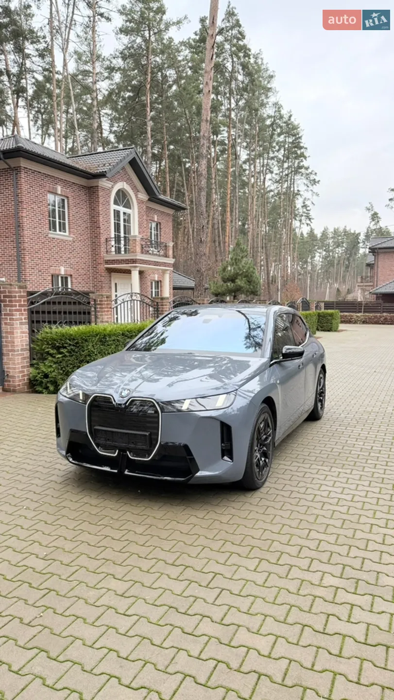 BMW iX, 2025