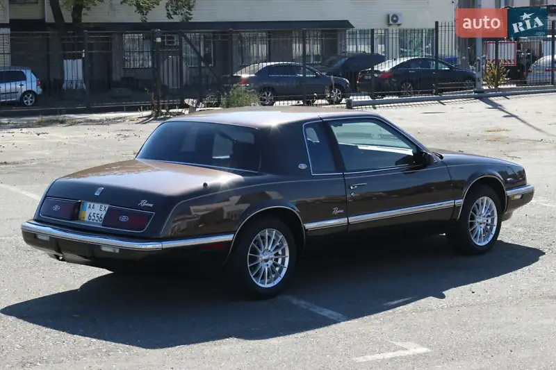 Buick Riviera, 1989