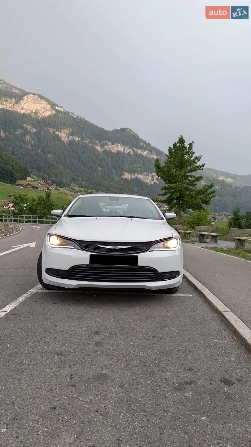 Chrysler 200, 2015