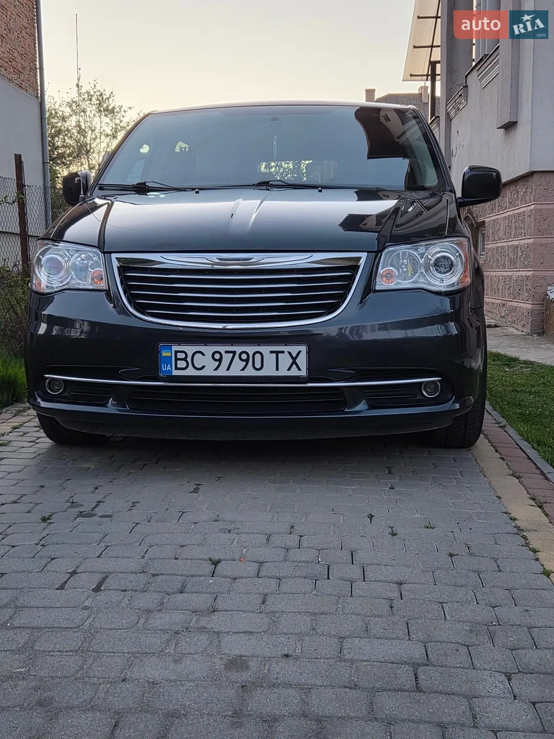 Chrysler Town & Country, 2012