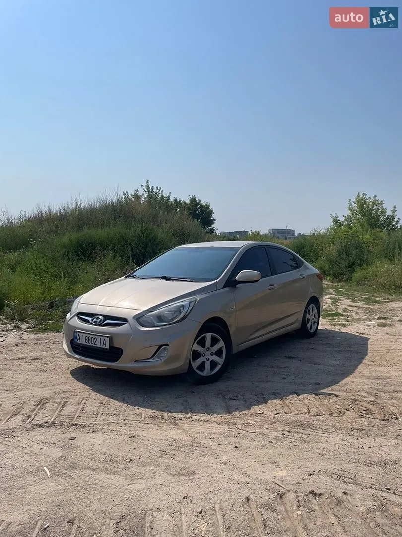 Hyundai Accent, 2011