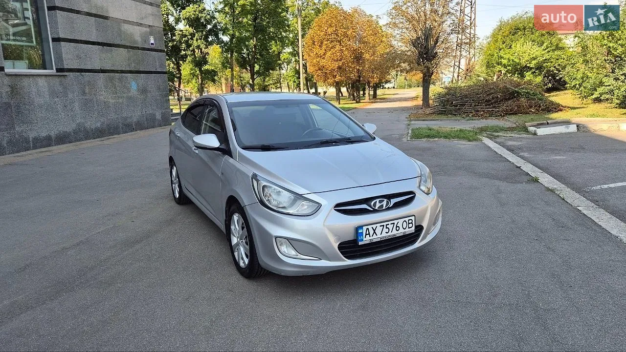 Hyundai Accent, 2011