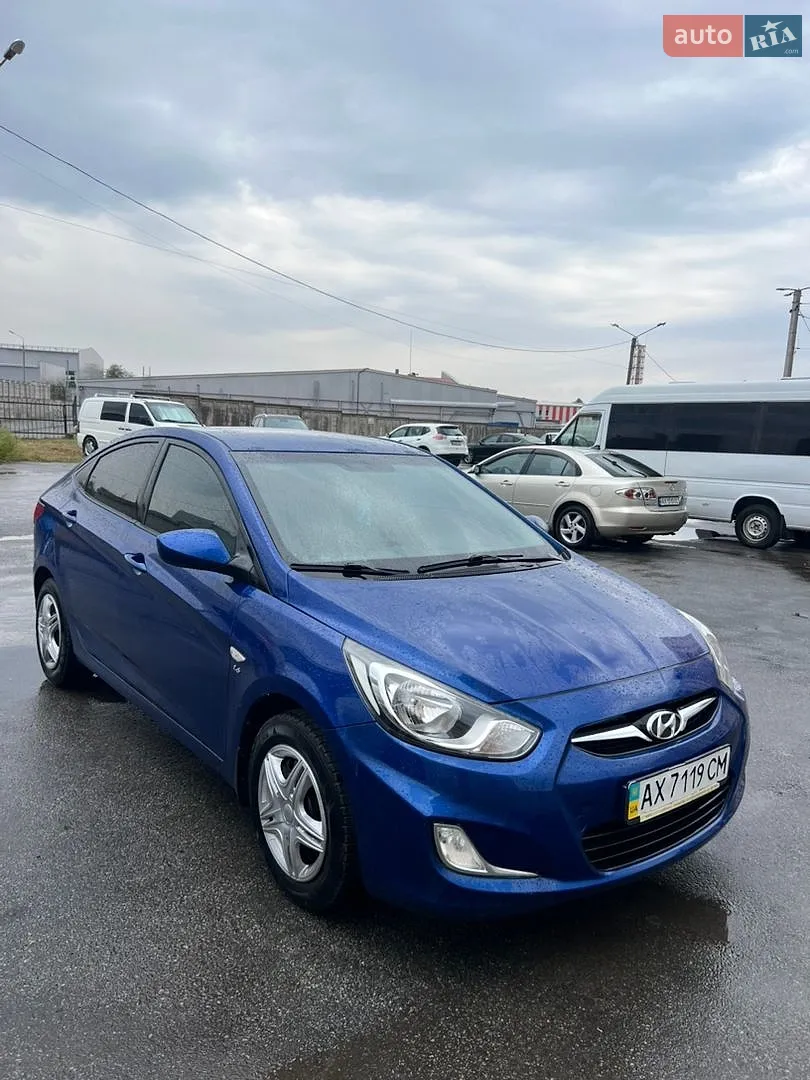 Hyundai Accent, 2011