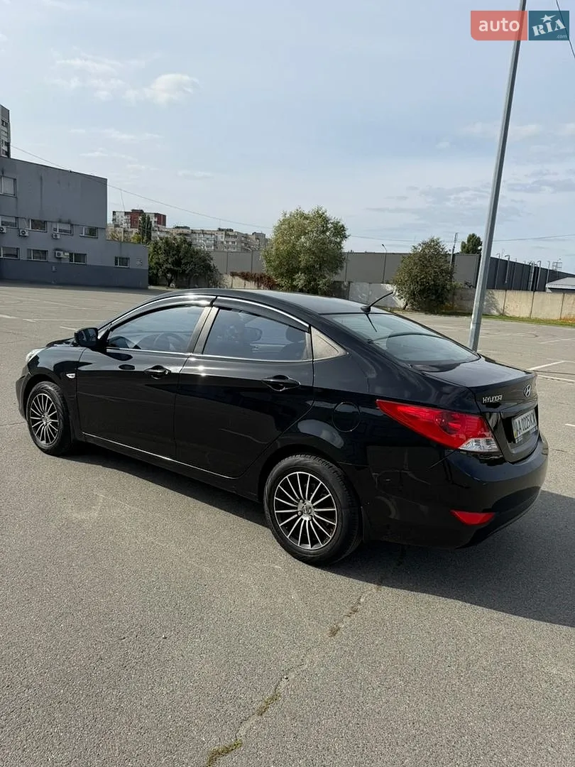 Hyundai Accent, 2011