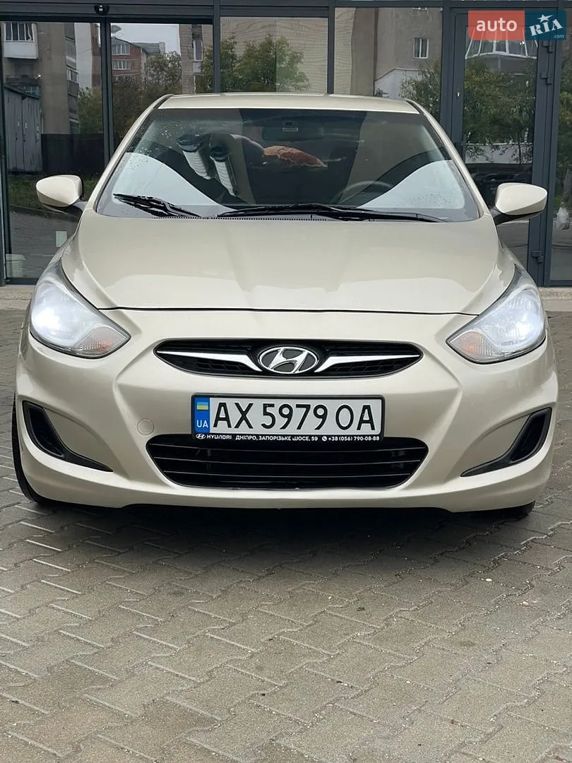 Hyundai Accent, 2011