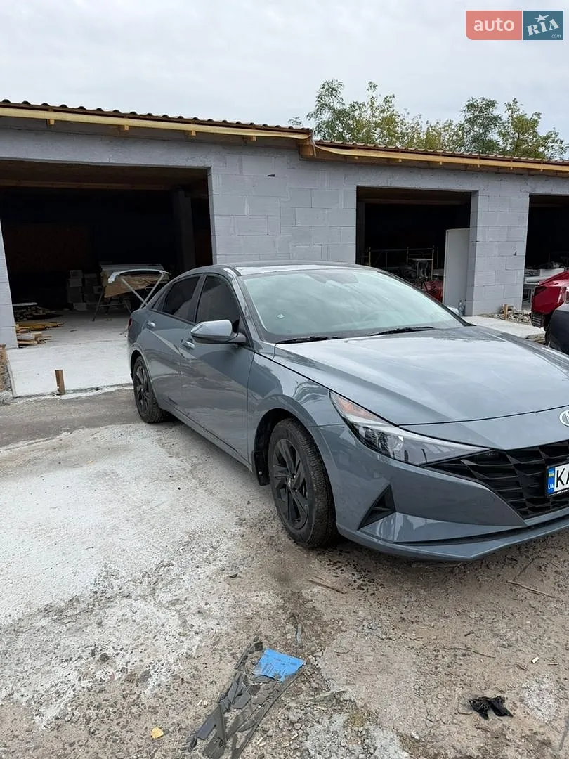 Hyundai Elantra, 2022
