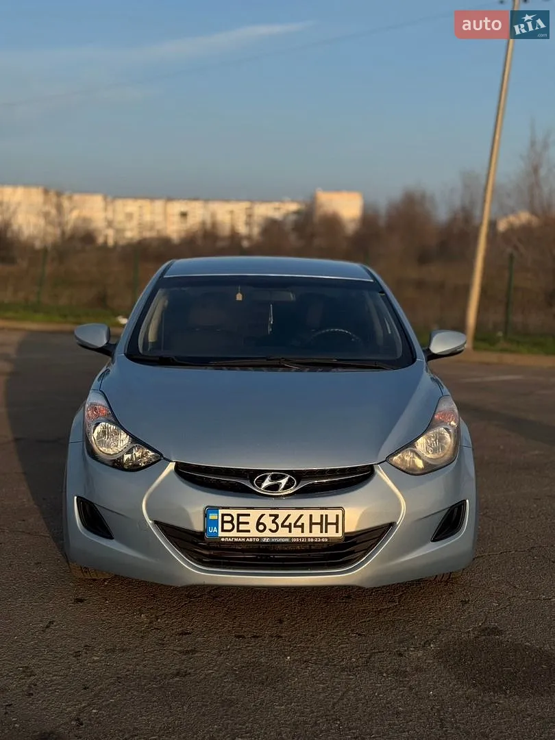 Hyundai Elantra, 2011