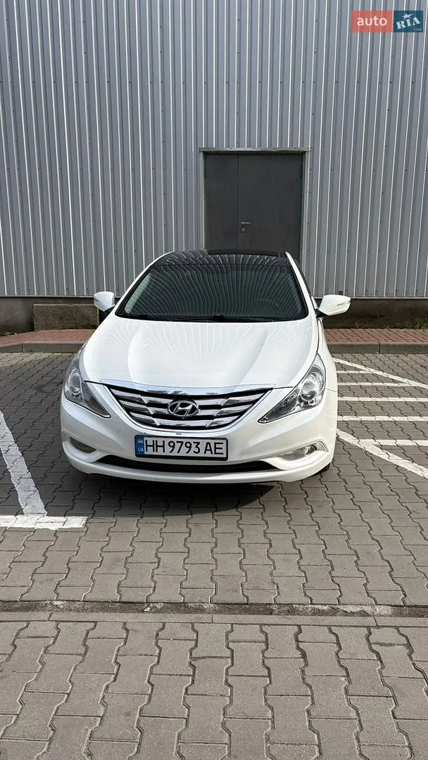 Hyundai Sonata, 2011