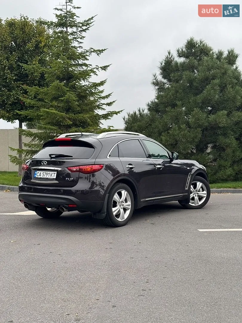 Infiniti FX 37, 2010