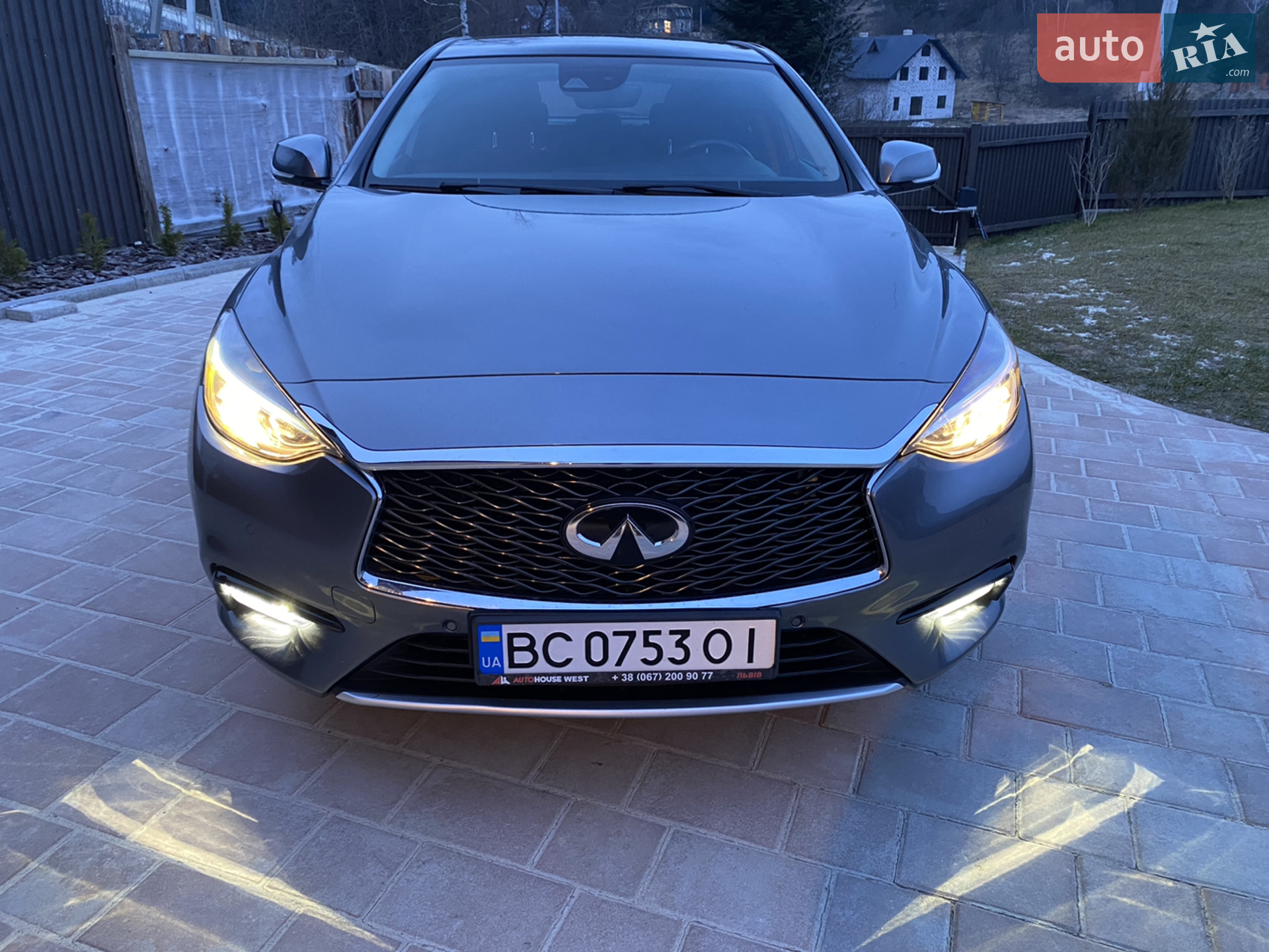 Infiniti Q30, 2016