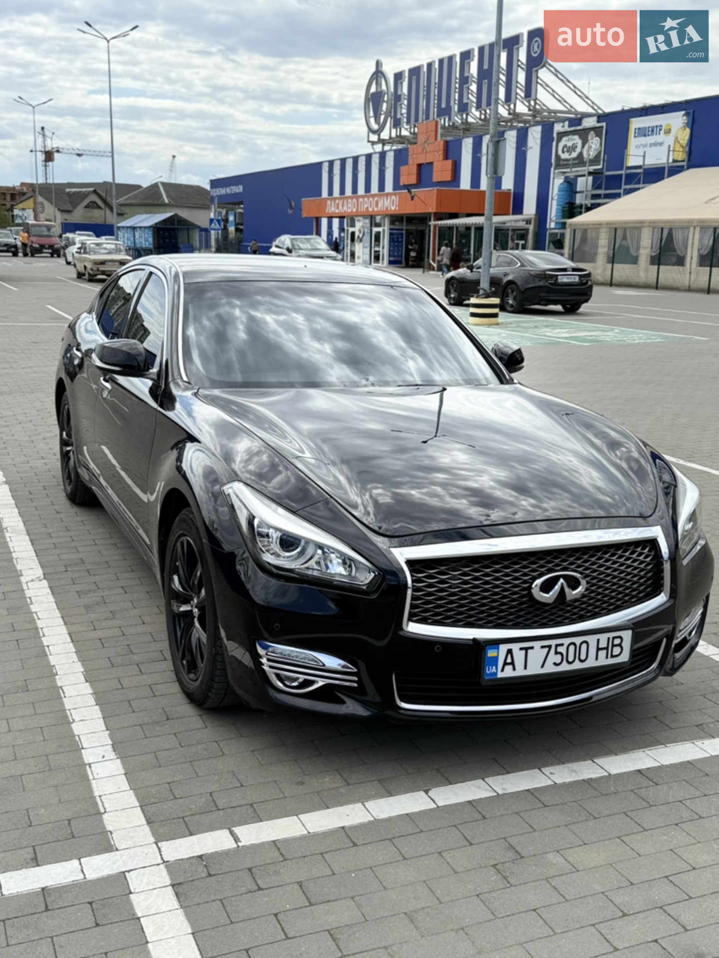 Infiniti Q70, 2015