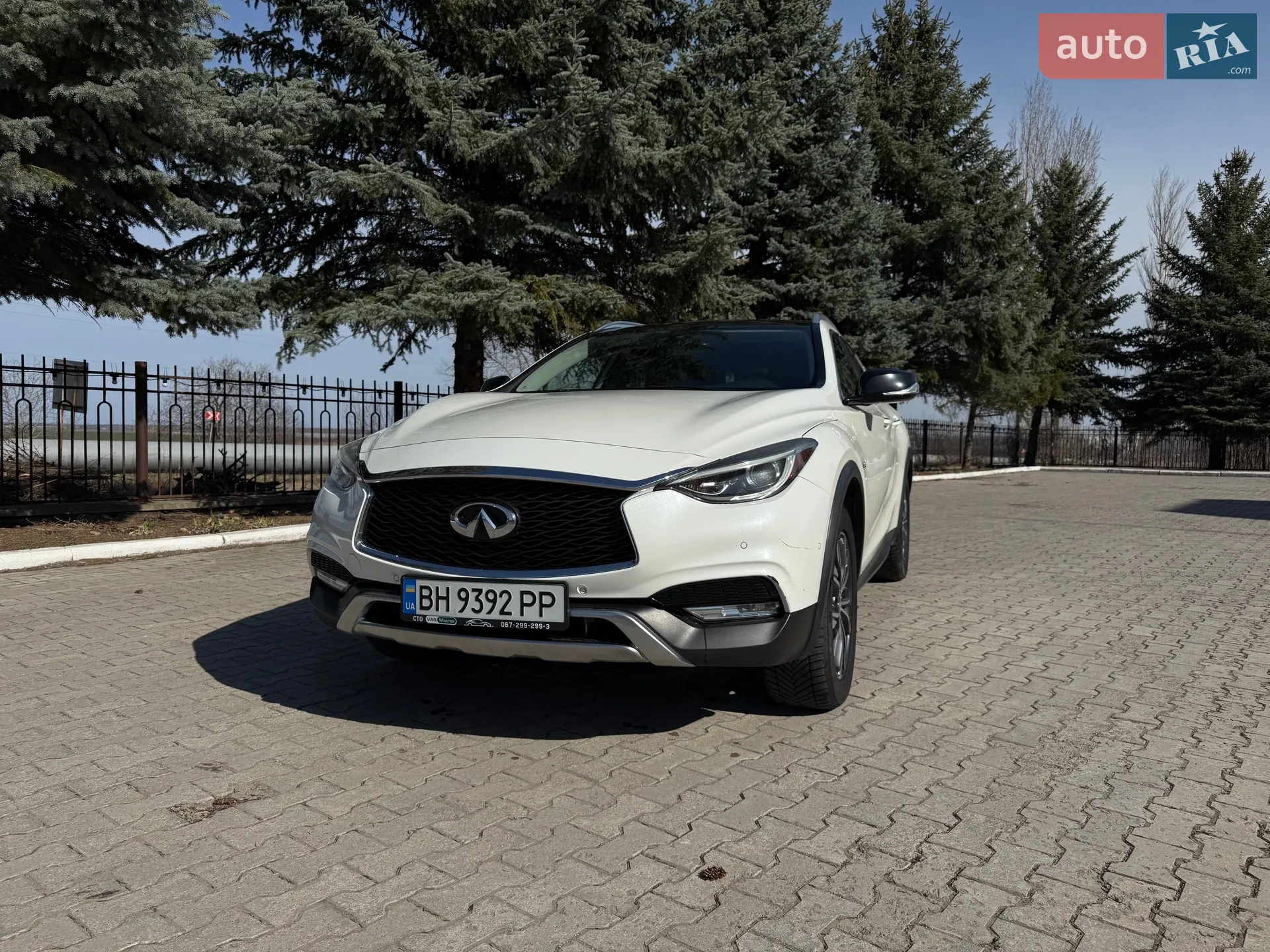 Infiniti QX30, 2016