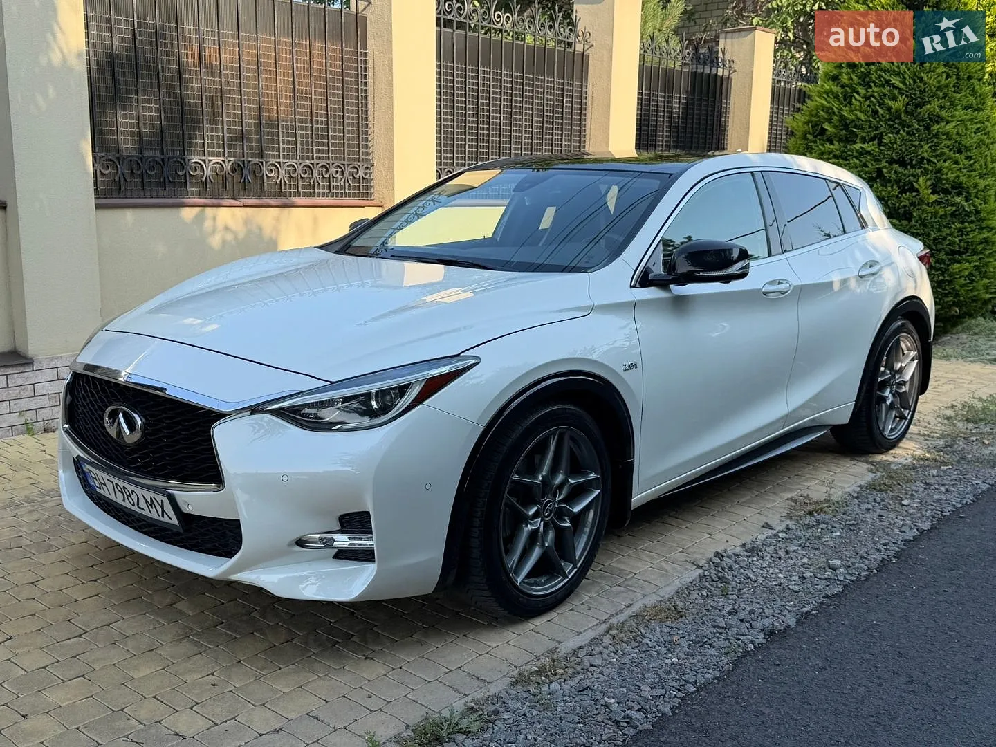 Infiniti QX30, 2017