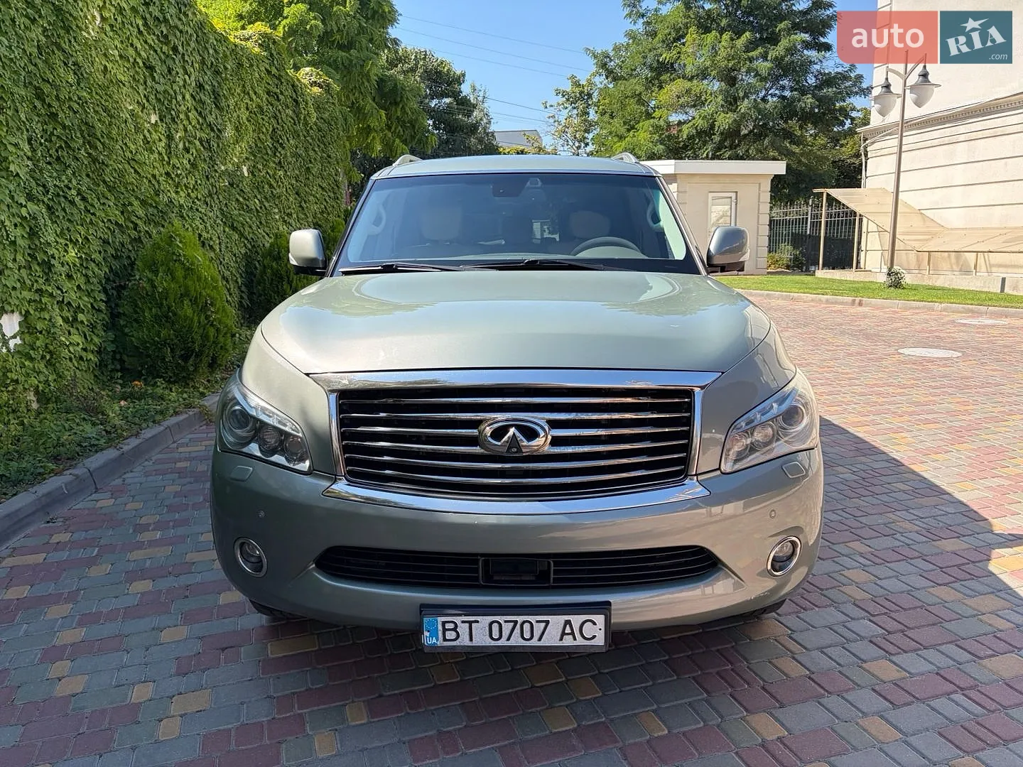 Infiniti QX56, 2012