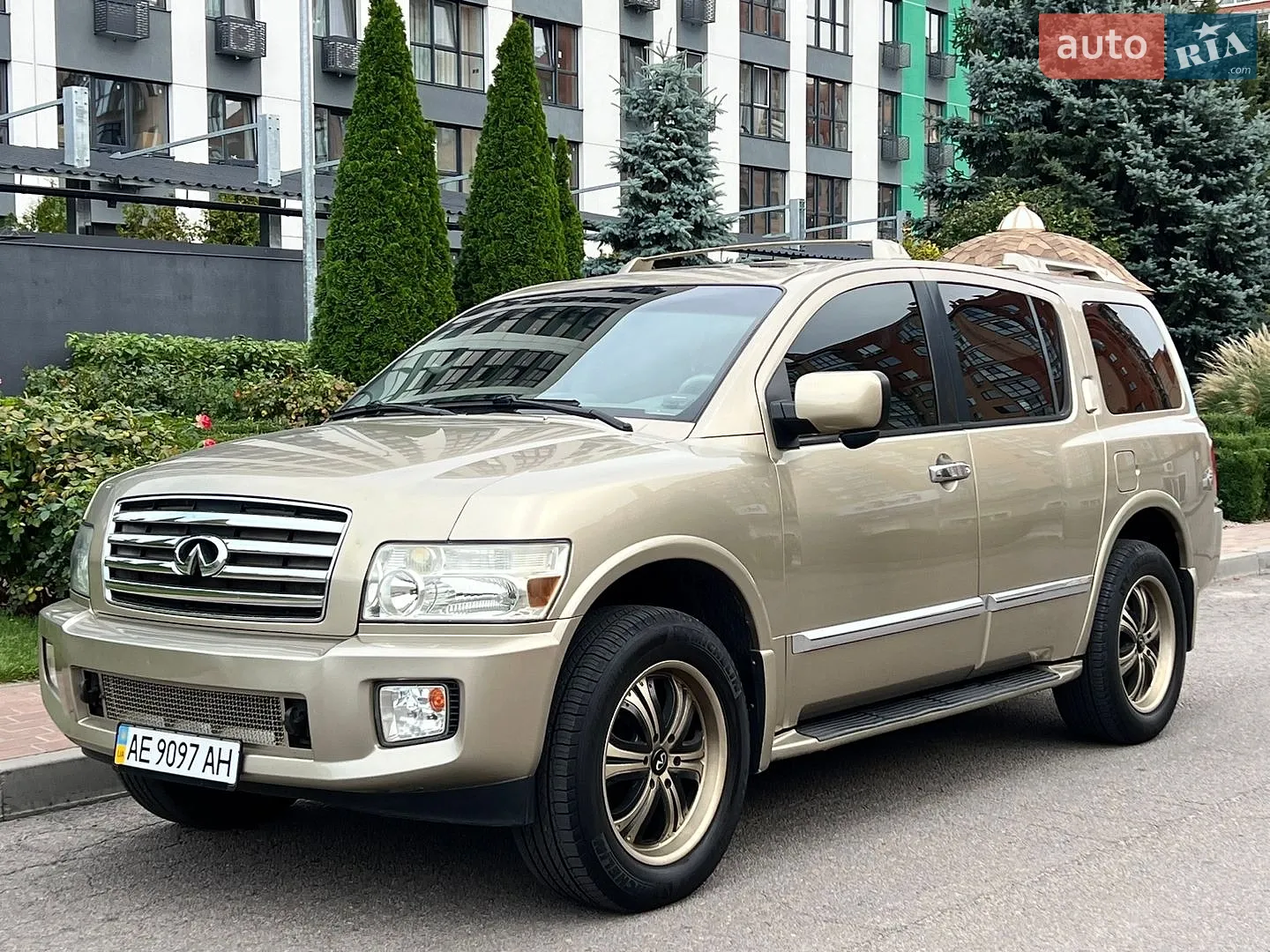 Infiniti QX56, 2004