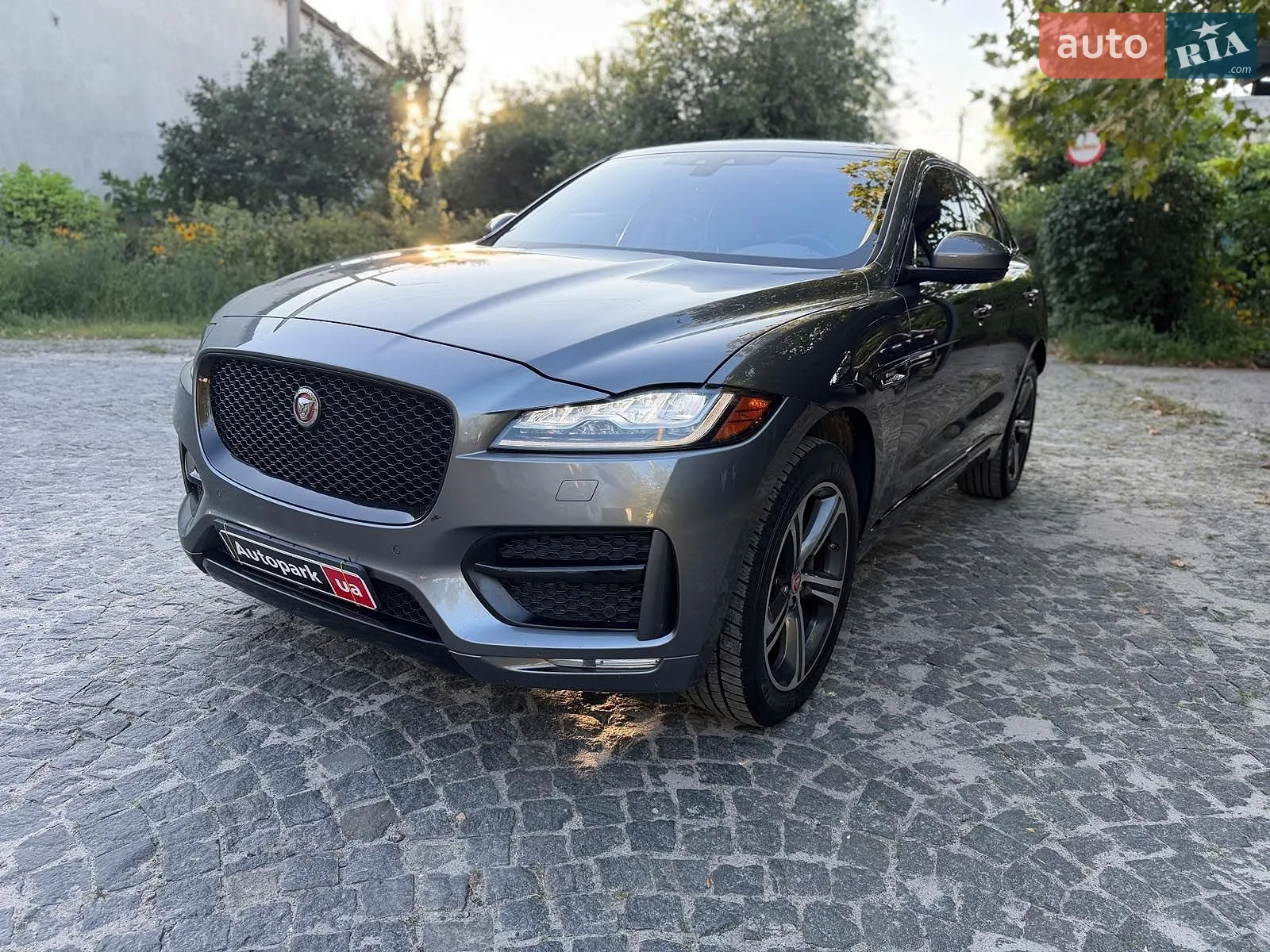 Jaguar F-Pace, 2016