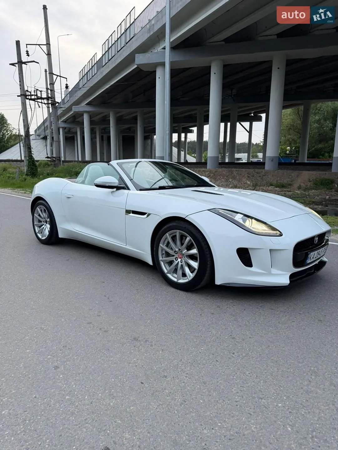 Jaguar F-Type, 2013