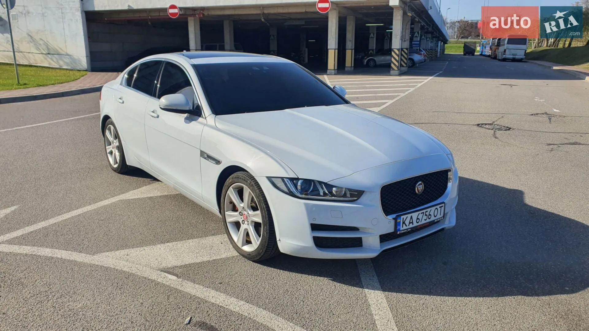 Jaguar XE, 2015