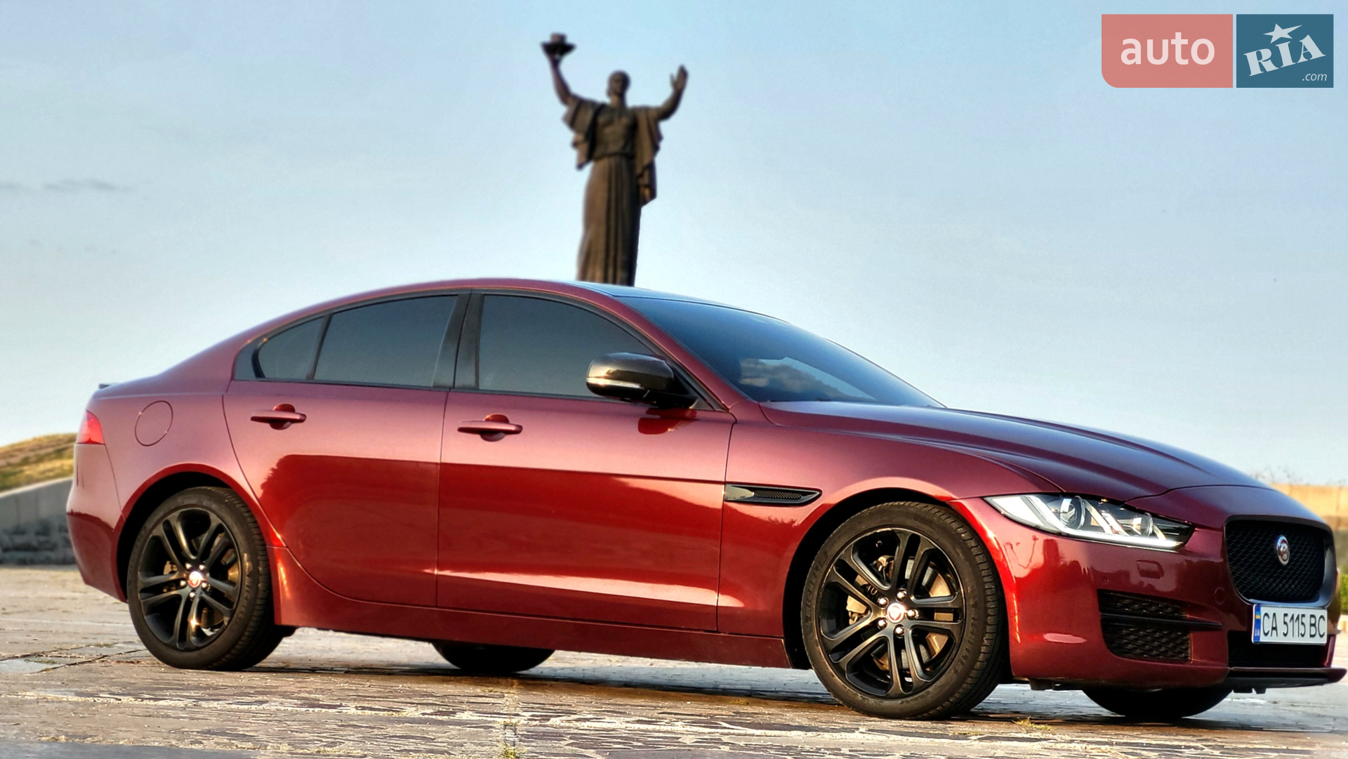 Jaguar XE, 2015