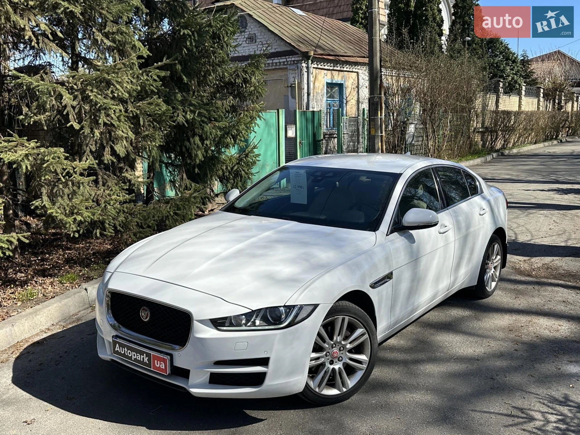 Jaguar XE, 2015