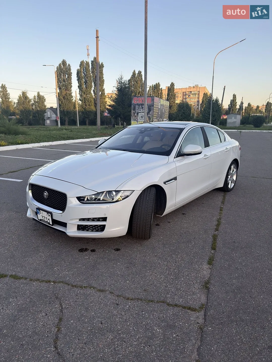 Jaguar XE, 2016