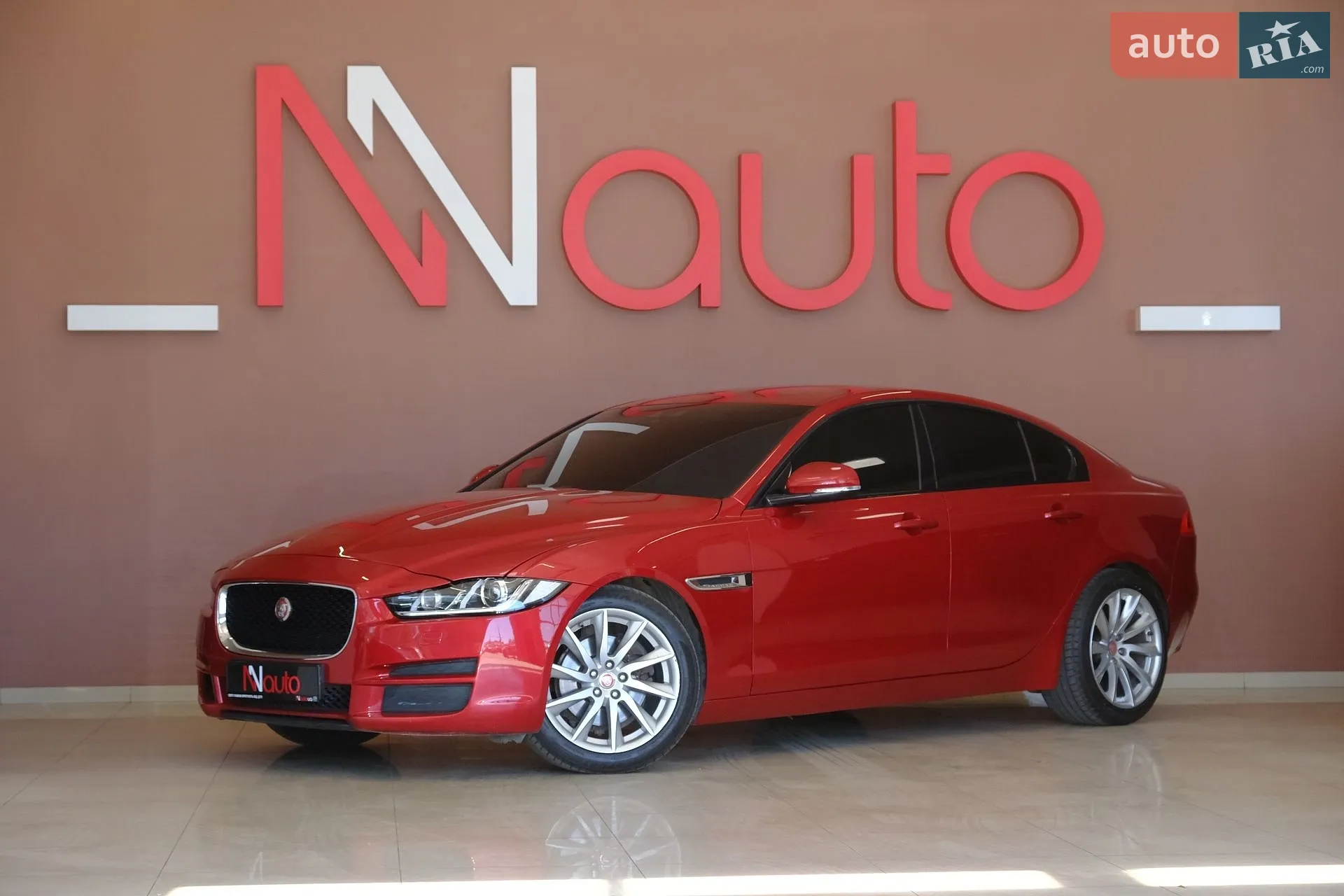 Jaguar XE, 2015