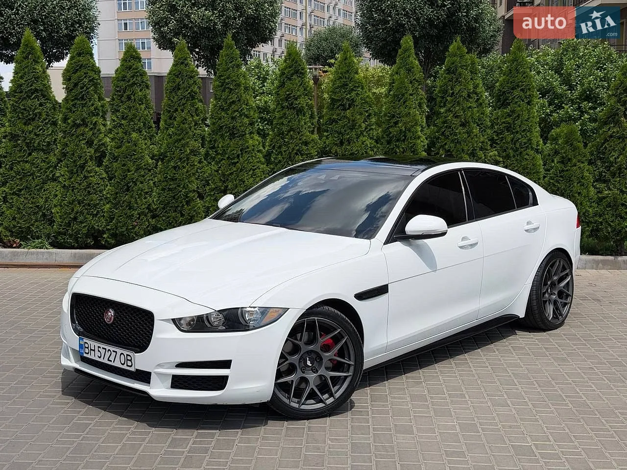 Jaguar XE, 2016