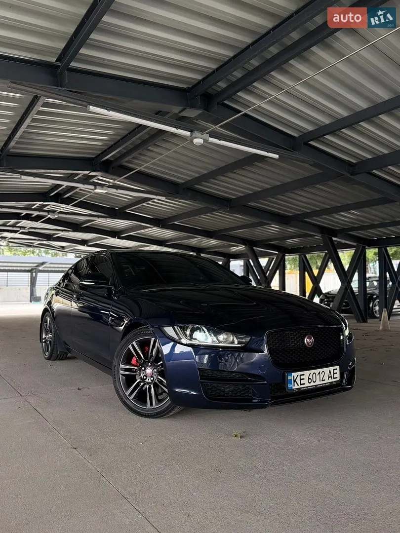 Jaguar XE, 2015