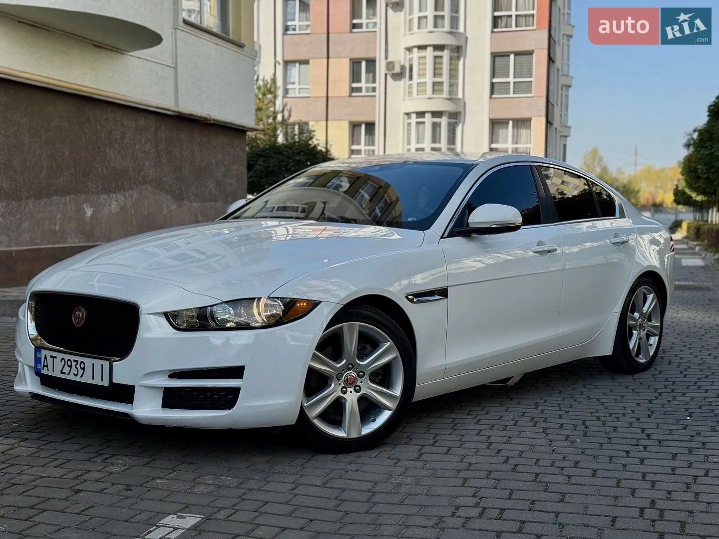 Jaguar XE, 2016