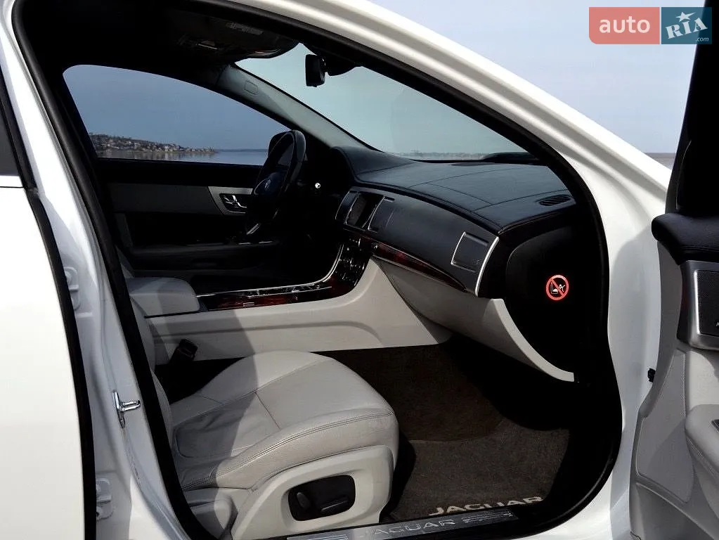 Jaguar XF, 2014
